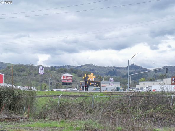 4553 Old Highway 99 S, Roseburg, OR 97471